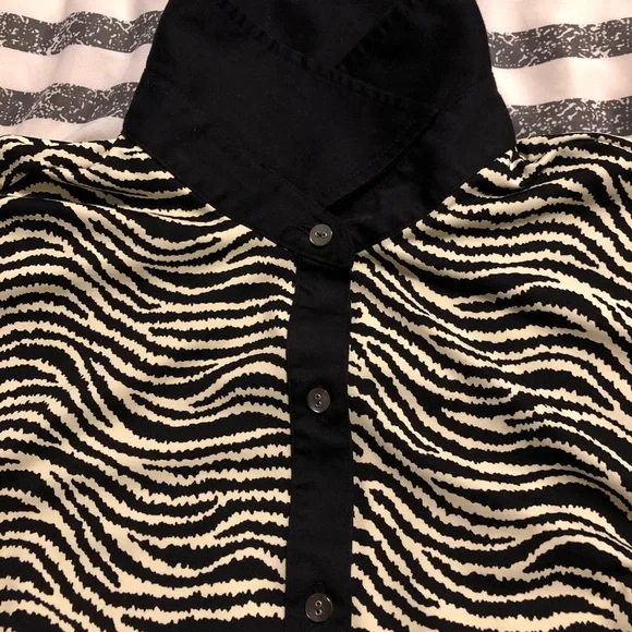J. McLaughlin Betty Shirt Zebra Print Excellent - Picture 3 of 9